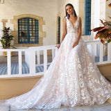 robe-de-mariee-princesse-col-en-v