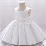 robe-blanche-bebe-naissance